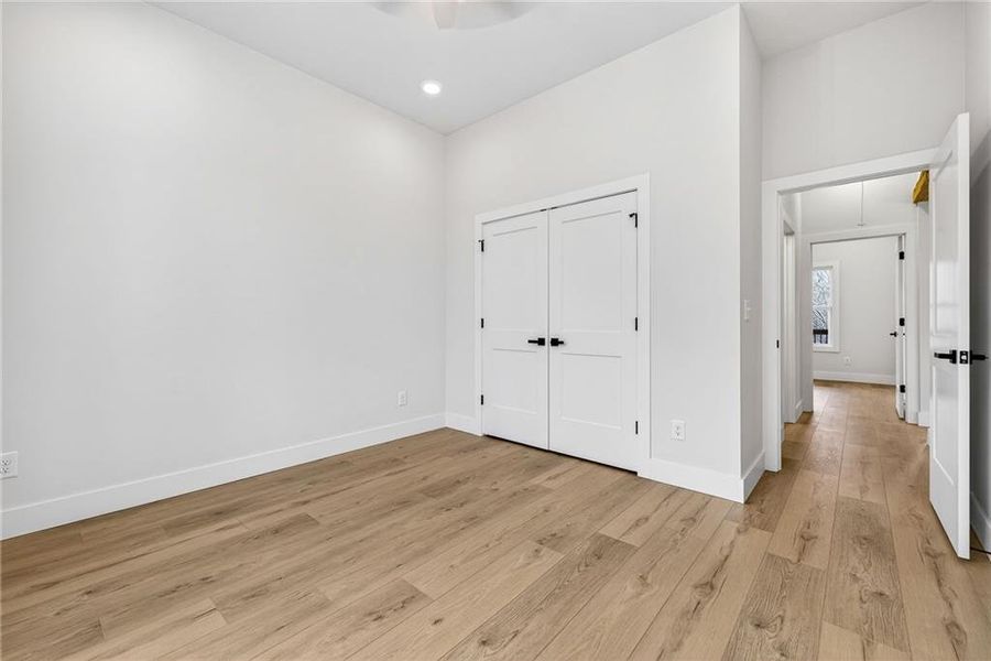 Spacious, unfurnished interior of a new home in , Gainesville (Image 19).