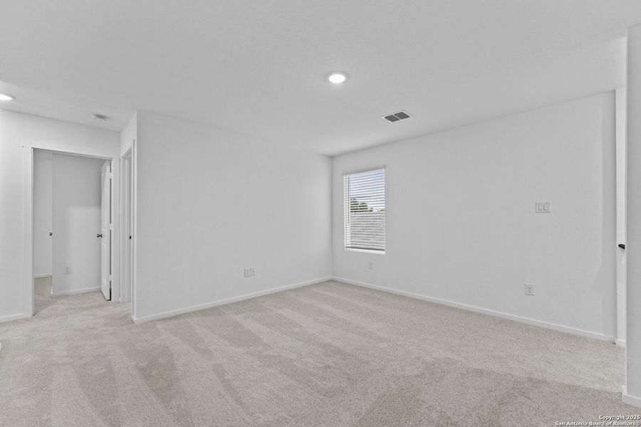 Spacious, unfurnished interior of a new home in Torian Village: Belmar Collection, San Antonio (Image 9).