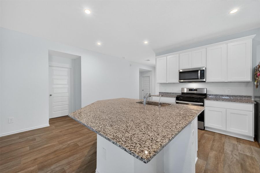 A grand centerpiece perfect for casual gatherings and elegant entertaining.