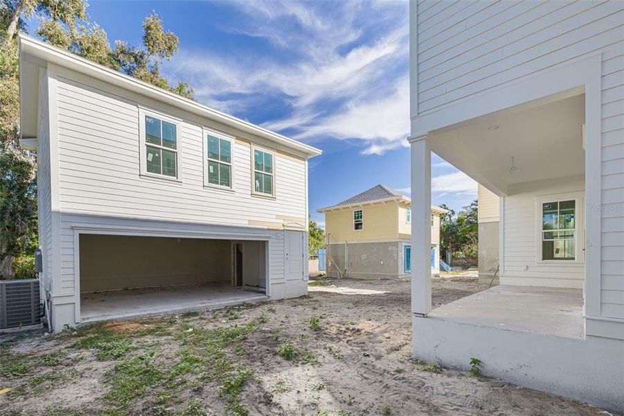 Exterior details and patio area of a home in , St. Petersburg (Image 5).