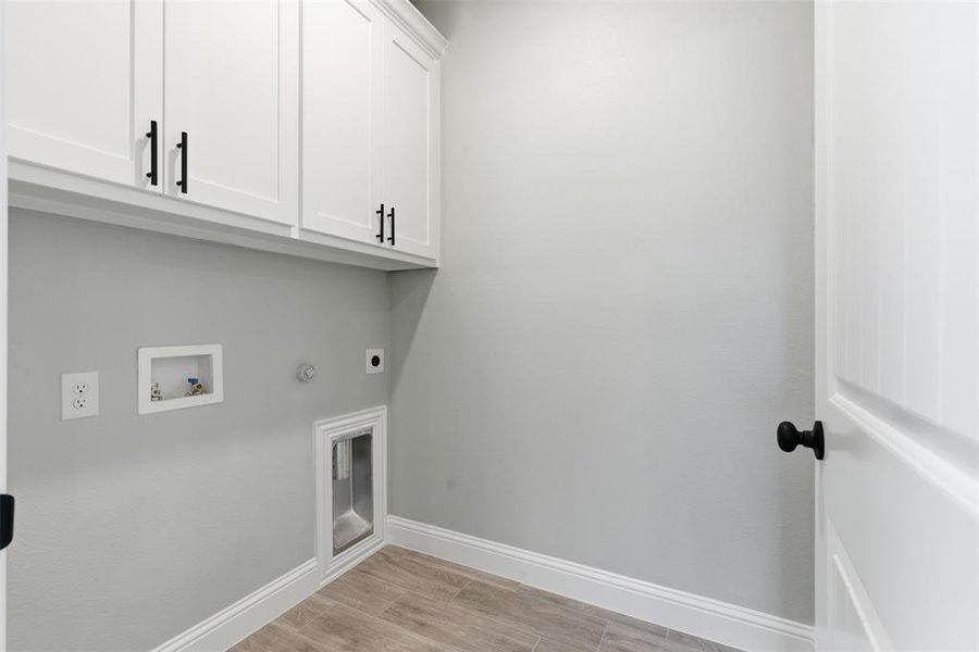 Spacious, unfurnished interior of a new home in , Tom Bean (Image 21).