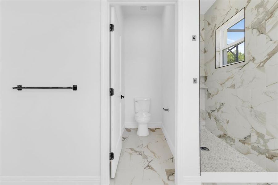 Spacious, unfurnished interior of a new home in , Haines City (Image 37).