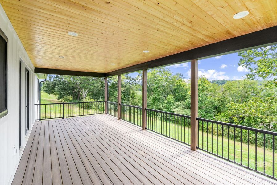 Spacious, unfurnished interior of a new home in , Mills River (Image 26).