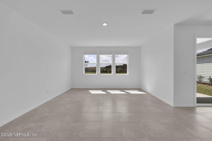 Spacious, unfurnished interior of a new home in Hyland Trail, Green Cove Springs (Image 14).