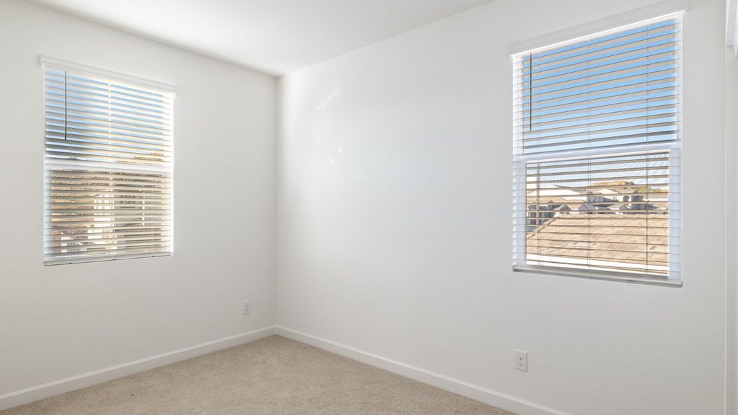 Spacious, unfurnished interior of a new home in Aloravita, Peoria (Image 31).