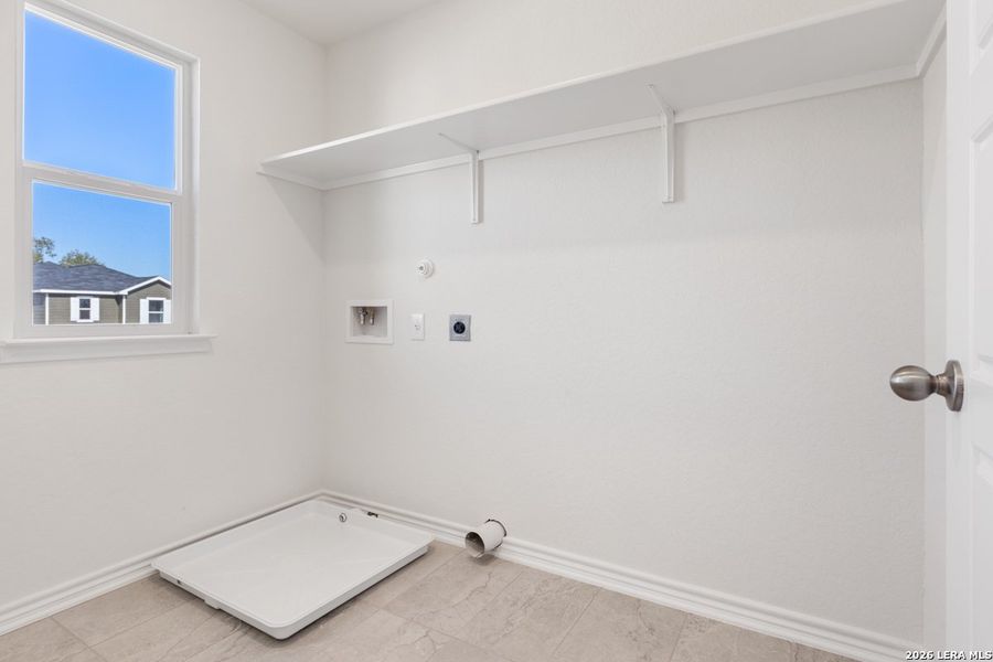 Spacious, unfurnished interior of a new home in Spanish Trails Villas, San Antonio (Image 28). Spacious, unfurnished interior of a new home in Spanish Trails Villas, San Antonio (Image 28).