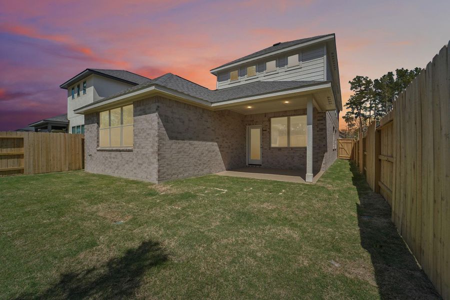 Exterior details and patio area of a home in Evergreen 40', Conroe (Image 20).