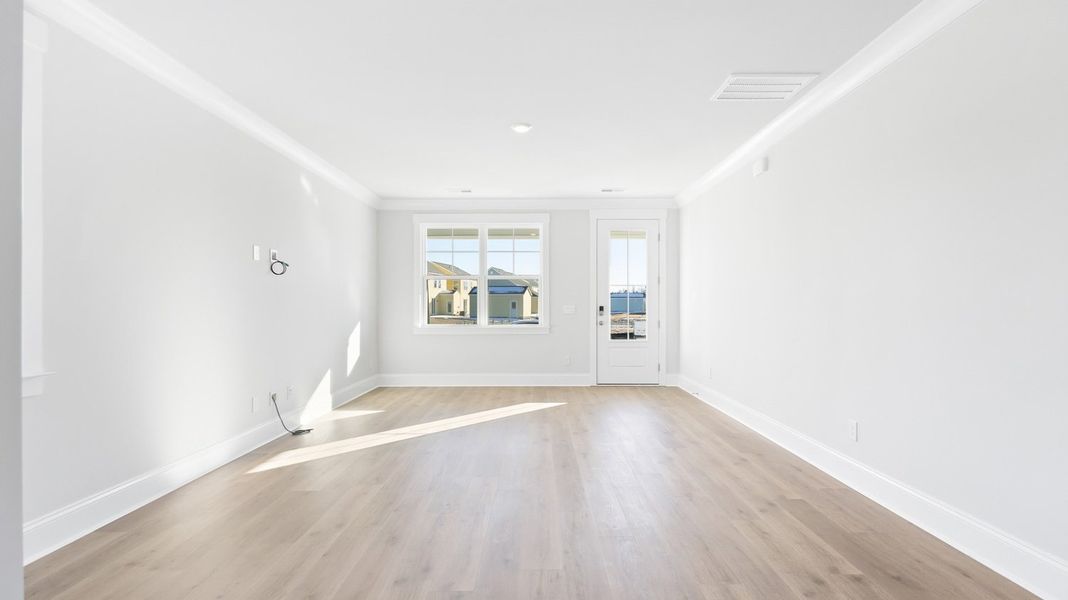 Spacious, unfurnished interior of a new home in Sherwood Manor, Atlanta (Image 9).