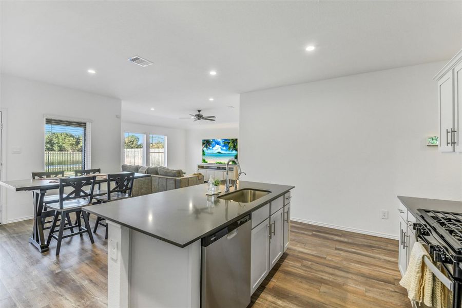 Furnished interior view inside a new home in Summerwood Trails, Willis (Image 13). Furnished interior view inside a new home in Summerwood Trails, Willis (Image 13).