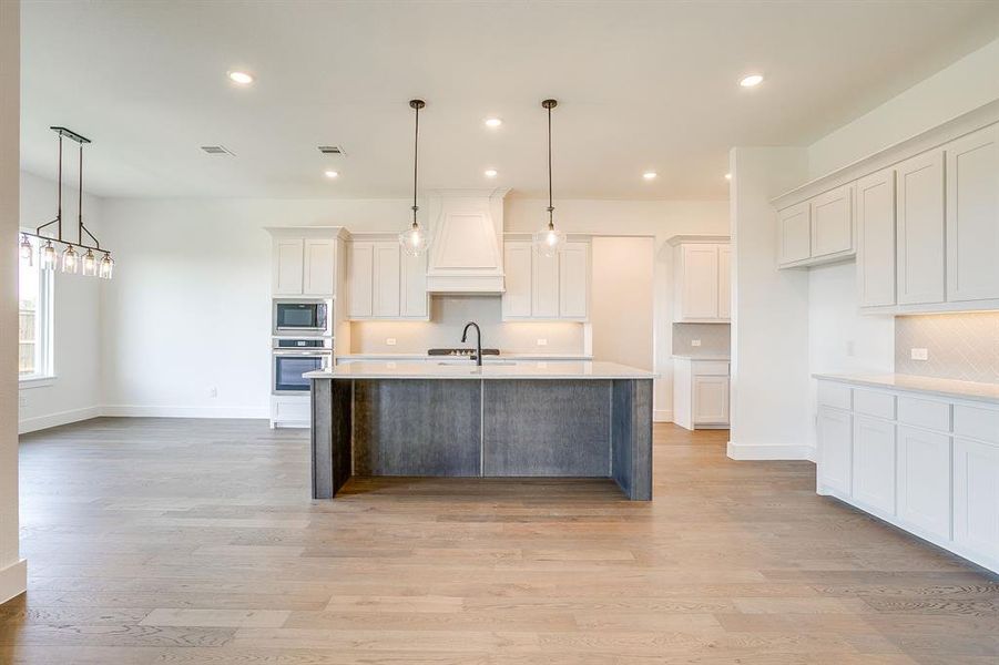 Furnished interior view inside a new home in Pecan Grove, Burleson (Image 9).