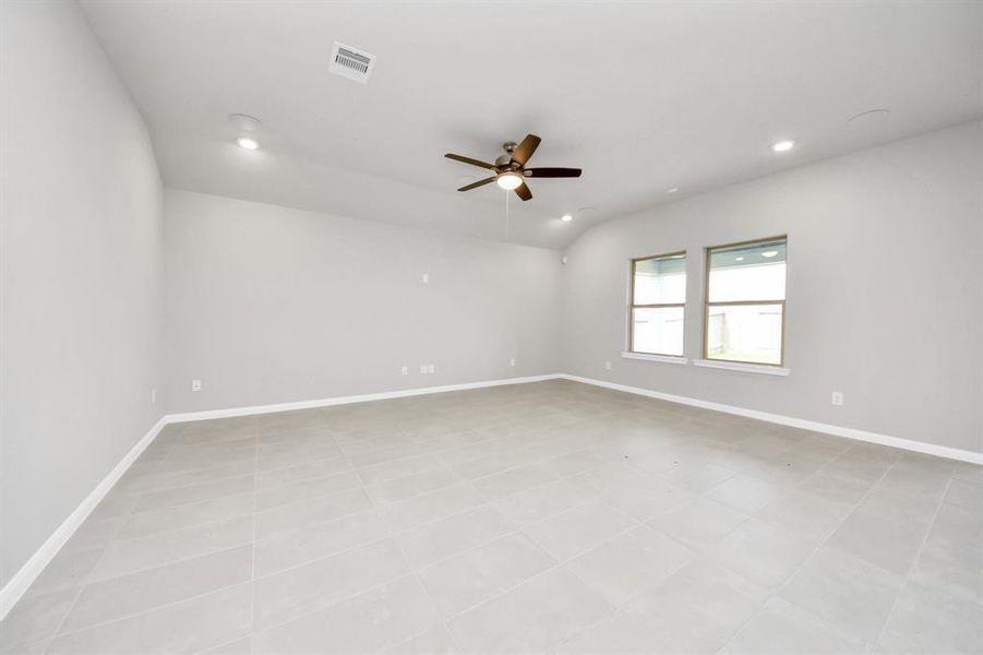 Spacious, unfurnished interior of a new home in Sweetgrass Village, Crosby (Image 23).