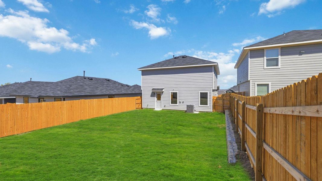 Exterior details and patio area of a home in Wayside, Uhland (Image 3).