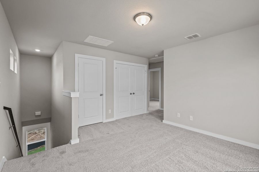 Spacious, unfurnished interior of a new home in Garden Grove, Schertz (Image 25).