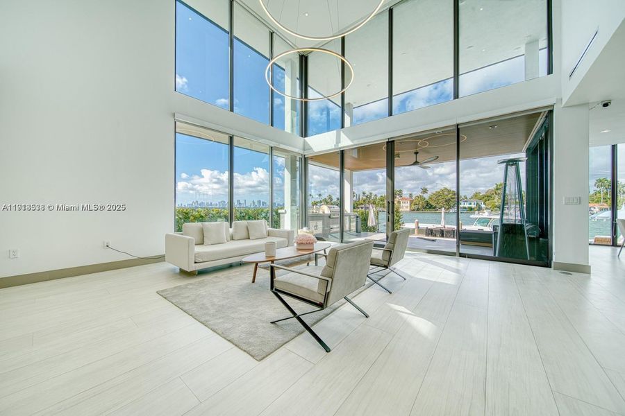 Community amenities in , North Bay Village (Image 33).