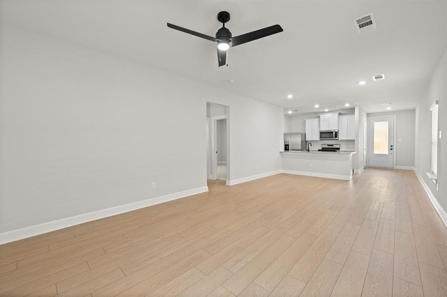 Spacious, unfurnished interior of a new home in Princeton Heights, Princeton (Image 4).