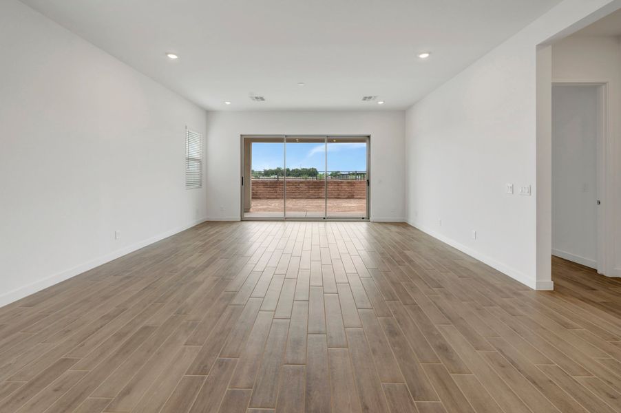 Spacious, unfurnished interior of a new home in Terraza, San Tan Valley (Image 25).