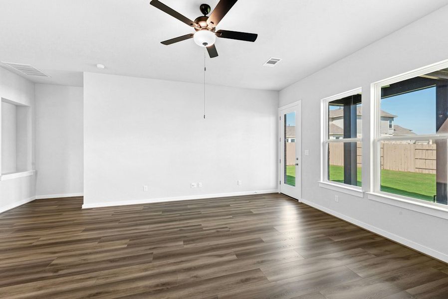 Spacious, unfurnished interior of a new home in The Colony, Bastrop (Image 21).