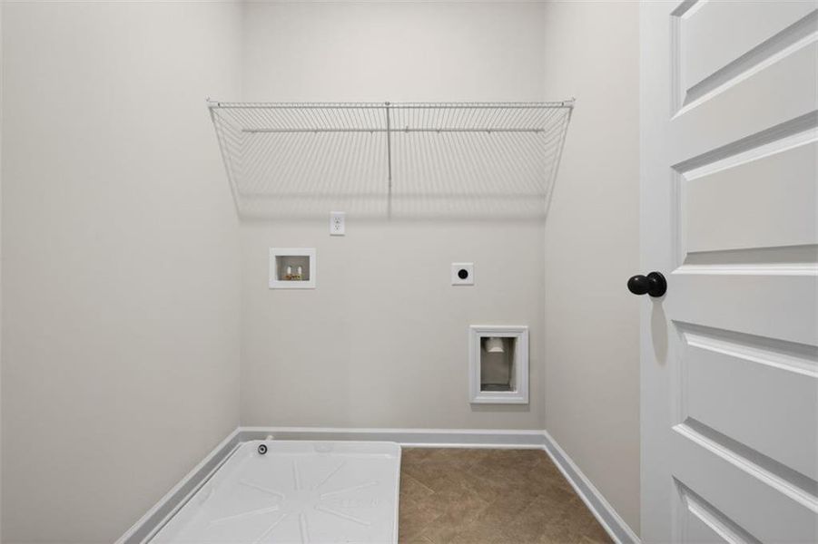 Spacious, unfurnished interior of a new home in Oakmont, Dallas (Image 33).