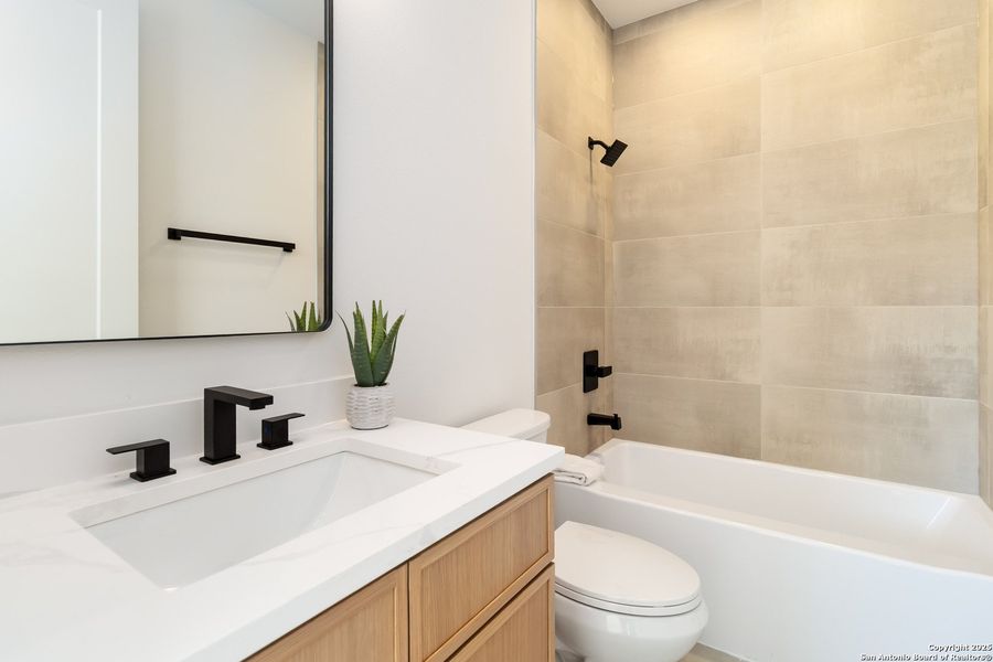 Furnished interior view inside a new home in , Blanco (Image 5).