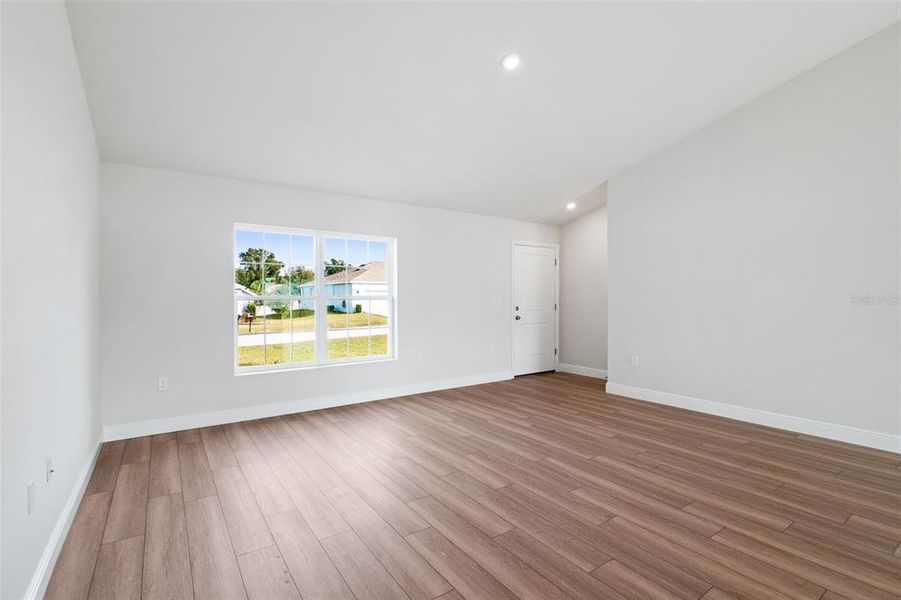 Spacious, unfurnished interior of a new home in , Ocala (Image 16).