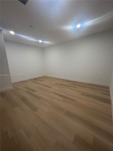 Spacious, unfurnished interior of a new home in , Cape Coral (Image 35).