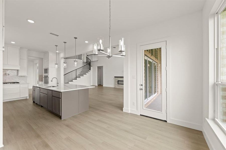 14. 9920 Buckingham - Nook (2)