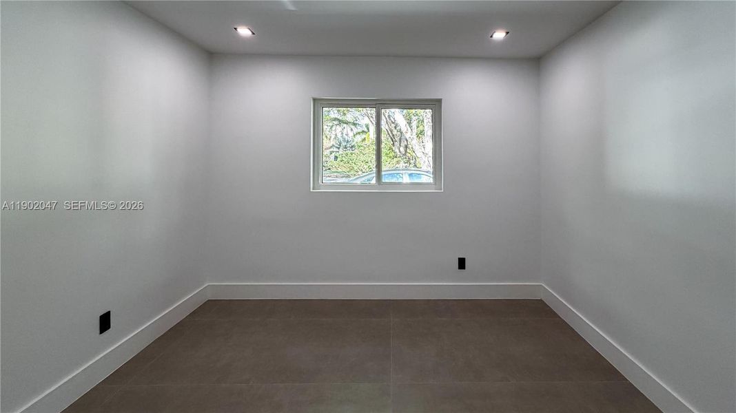 Spacious, unfurnished interior of a new home in , Palmetto Bay (Image 18).