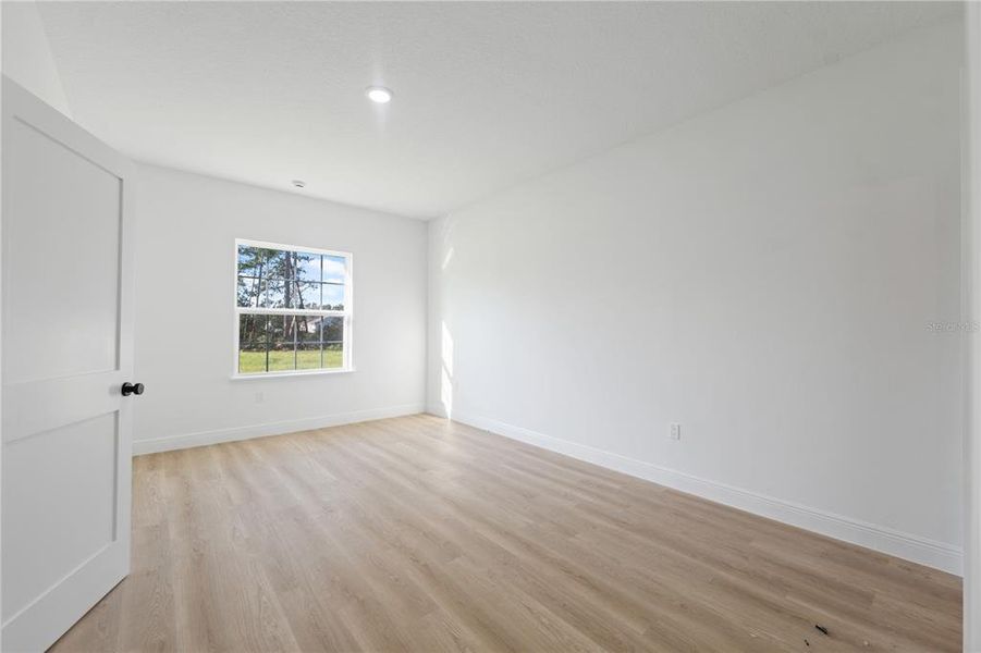 Spacious, unfurnished interior of a new home in , Citrus Springs (Image 10).