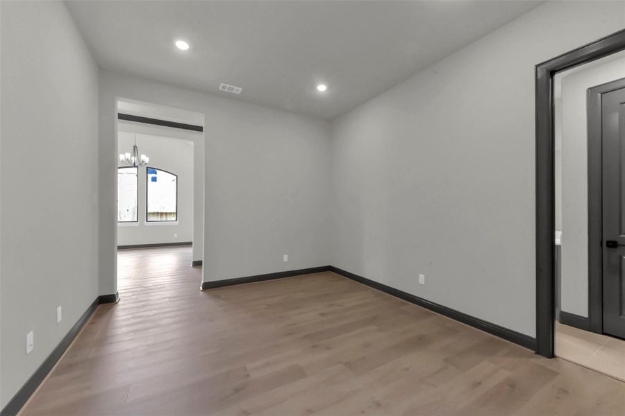 Spacious, unfurnished interior of a new home in Evergreen 55', Conroe (Image 38).