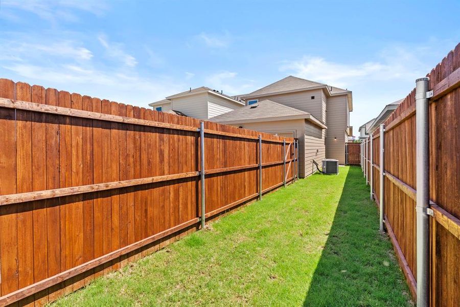 Exterior details and patio area of a home in Orchard Village, Fort Worth (Image 3).
