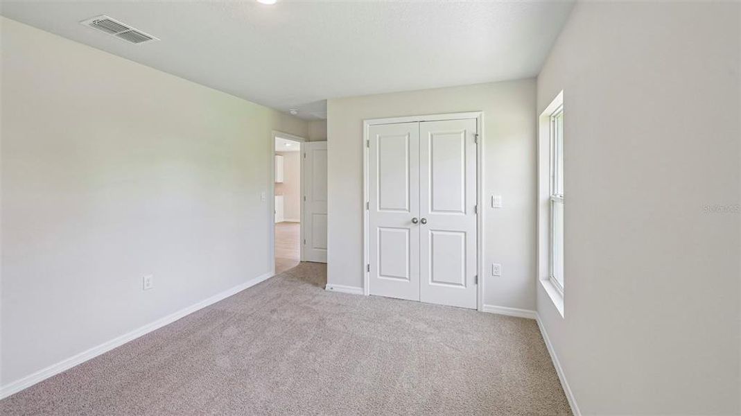 Spacious, unfurnished interior of a new home in Oakfield Lakes, Palmetto (Image 15).