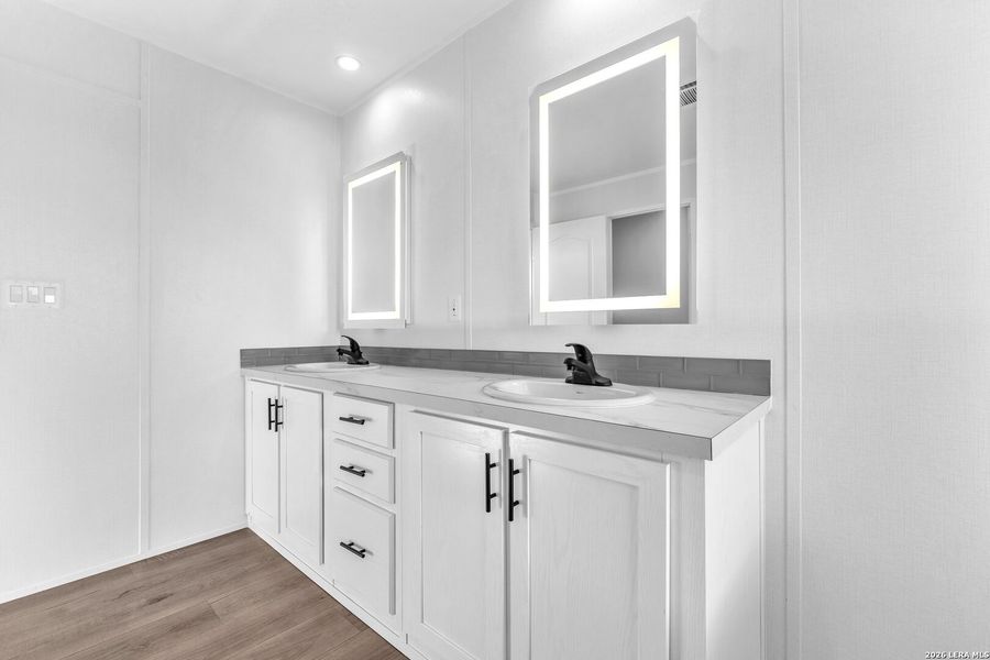 Furnished interior view inside a new home in , La Vernia (Image 8).