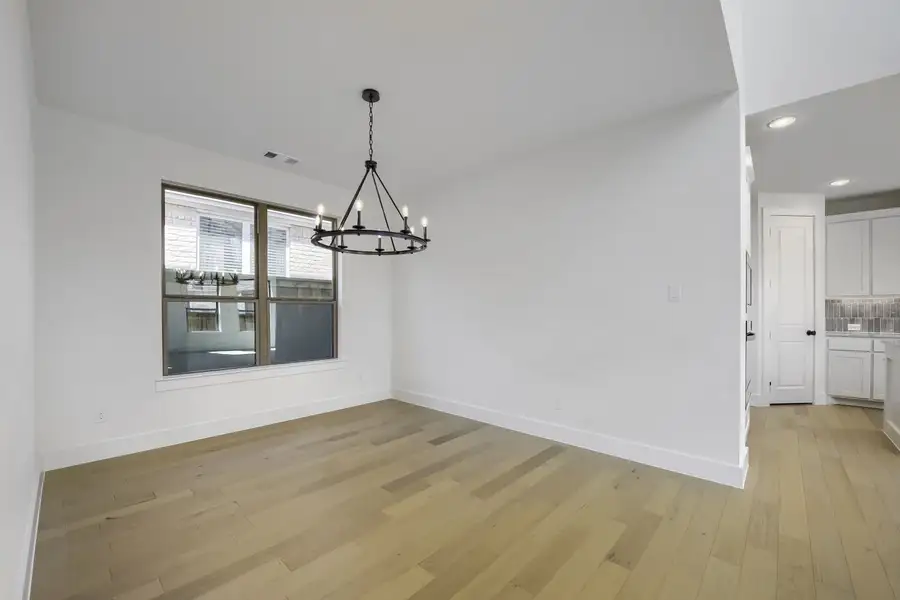 6028 Silverstein - Dining Area