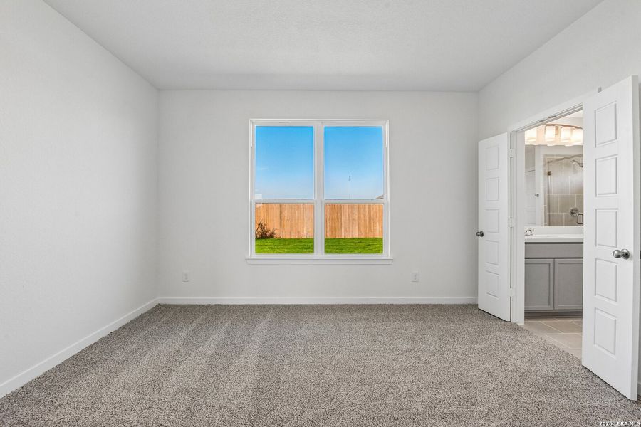 Spacious, unfurnished interior of a new home in Arroyo Ranch, Seguin (Image 16).
