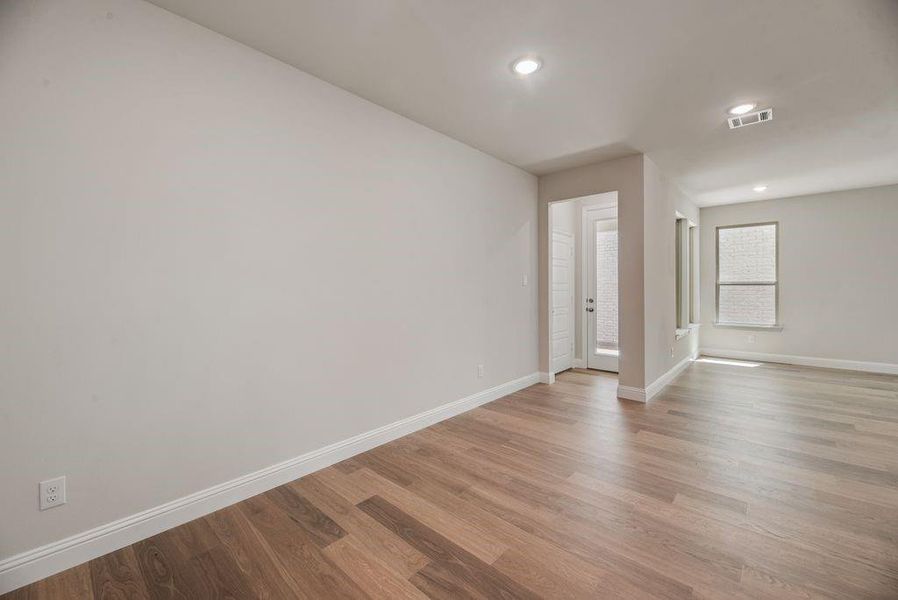 Spacious, unfurnished interior of a new home in Bayside, Rowlett (Image 34).