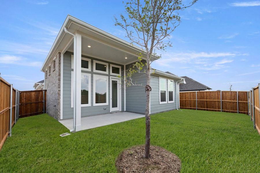 Exterior details and patio area of a home in Creekside, Royse City (Image 20).
