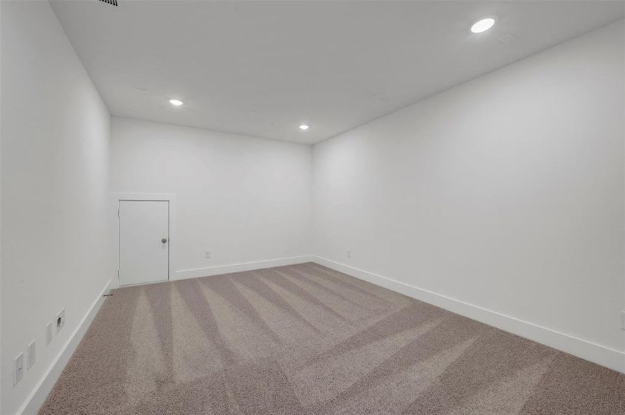 Spacious, unfurnished interior of a new home in Lilyana, Celina (Image 33).