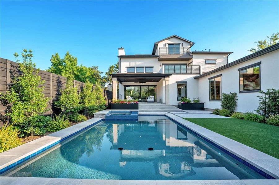 Exterior details and patio area of a home in , Dallas (Image 3).