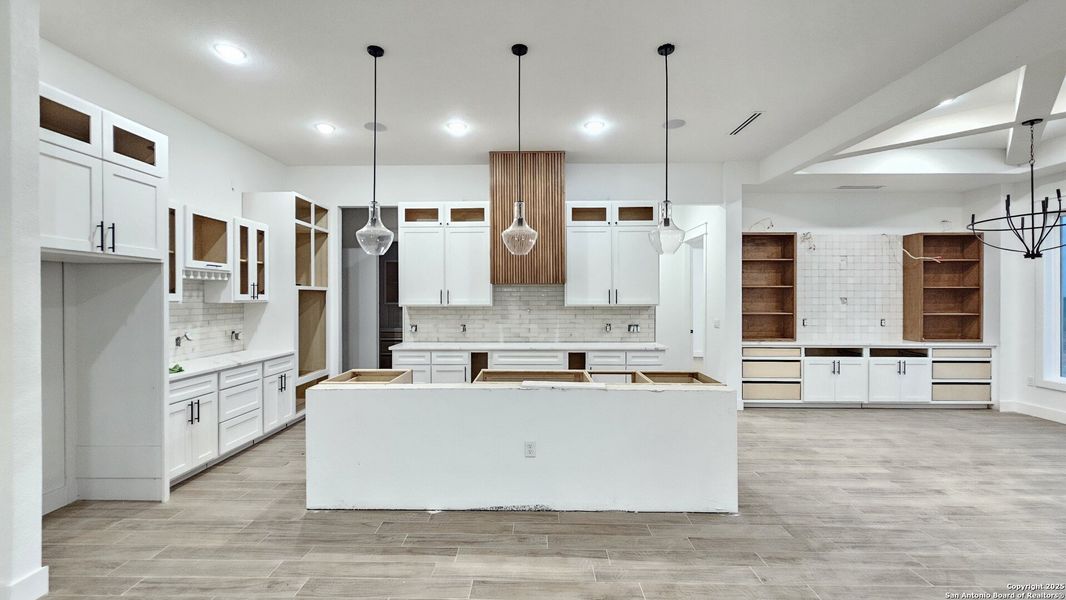 Furnished interior view inside a new home in , La Vernia (Image 4).