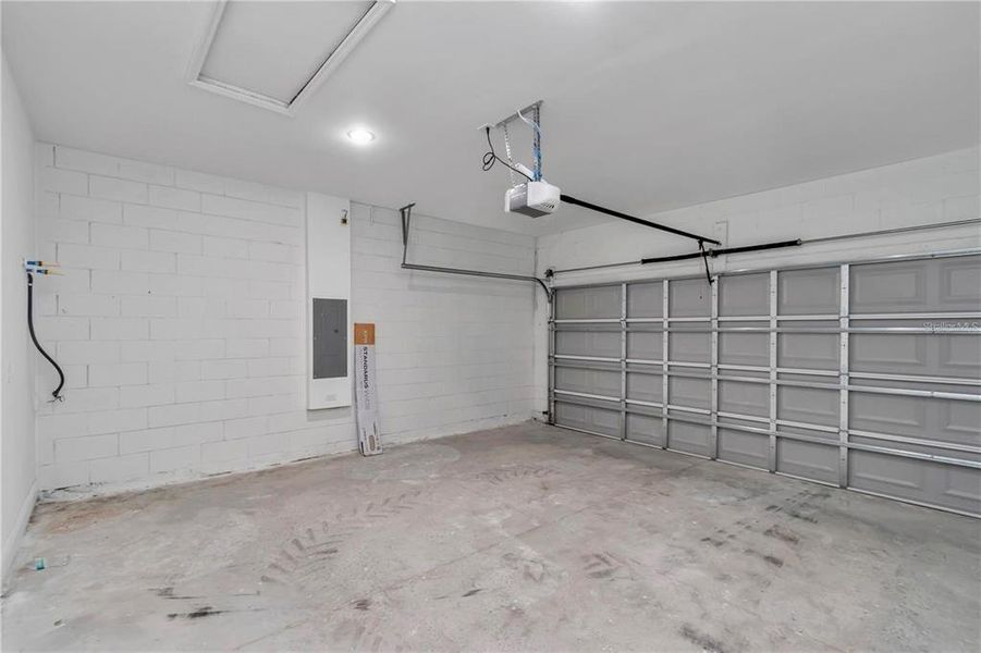 Spacious, unfurnished interior of a new home in , Ocala (Image 20).