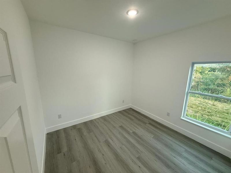 Spacious, unfurnished interior of a new home in , Sebring (Image 15).