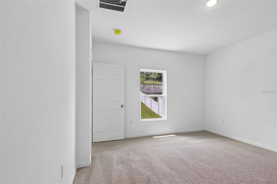 Spacious, unfurnished interior of a new home in Eagletail Landings, Howey-in-the-Hills (Image 12).