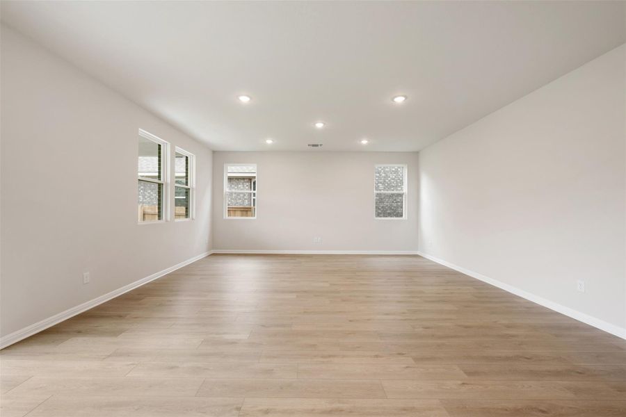 Spacious, unfurnished interior of a new home in Berry Creek Highlands, Georgetown (Image 19).