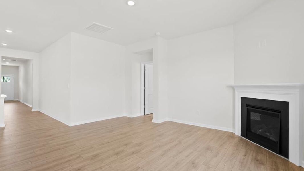 Spacious, unfurnished interior of a new home in Hunters Ridge, Woodruff (Image 31).