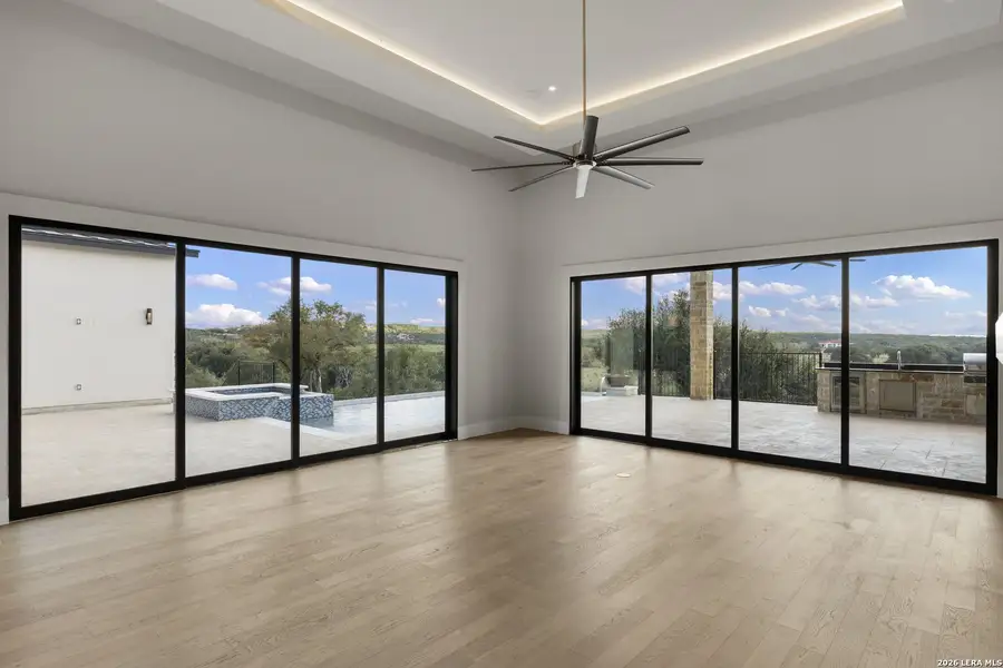 Spacious, unfurnished interior of a new home in , Canyon Lake (Image 61).