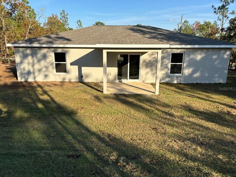 Exterior details and patio area of a home in , Citrus Springs (Image 2).