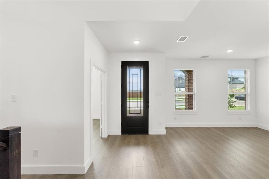 Spacious, unfurnished interior of a new home in Summit Parks, DeSoto (Image 39).