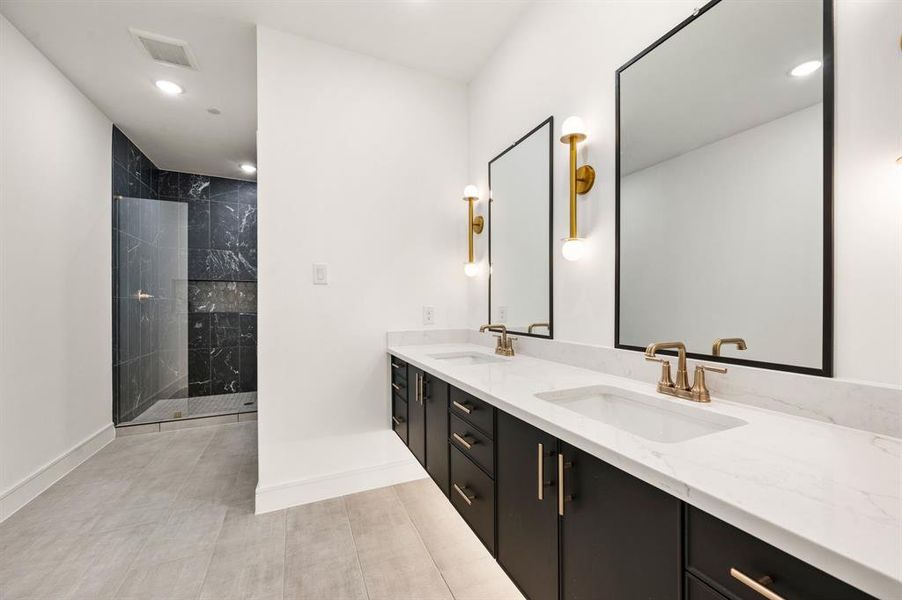 No shortage of space or style in this outstanding owner's bath! No shortage of space or style in this outstanding owner's bath!