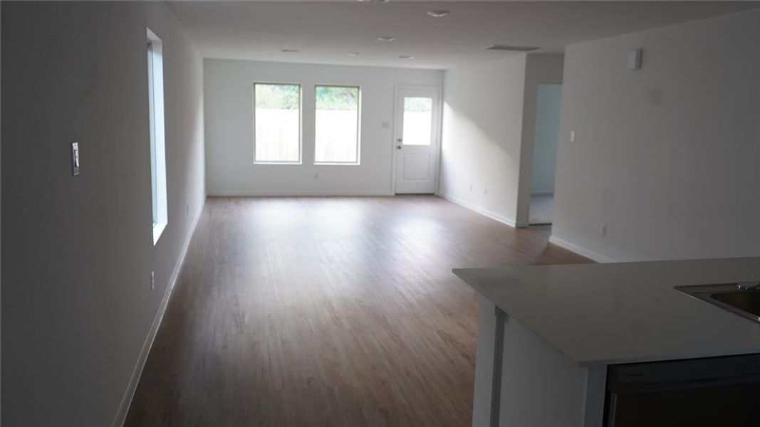 Spacious, unfurnished interior of a new home in Flagstone, Humble (Image 16).