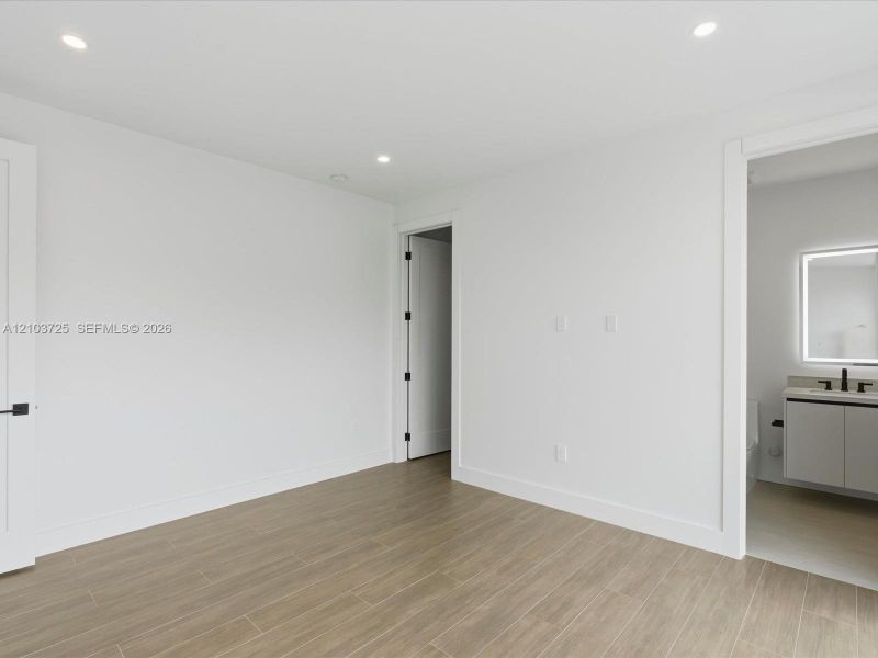 Spacious, unfurnished interior of a new home in , Miami (Image 21).